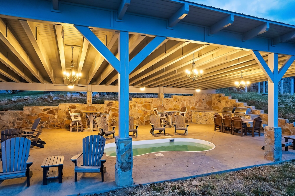 Bluff Mountain Estate
