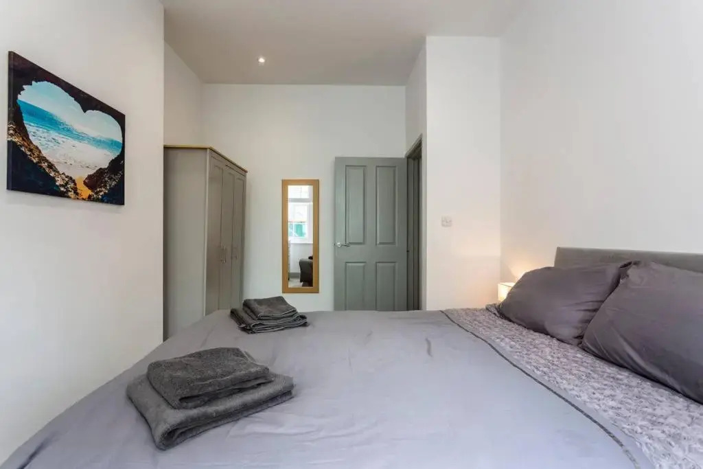 Spacious Central Chic Apartment - Simply Check In