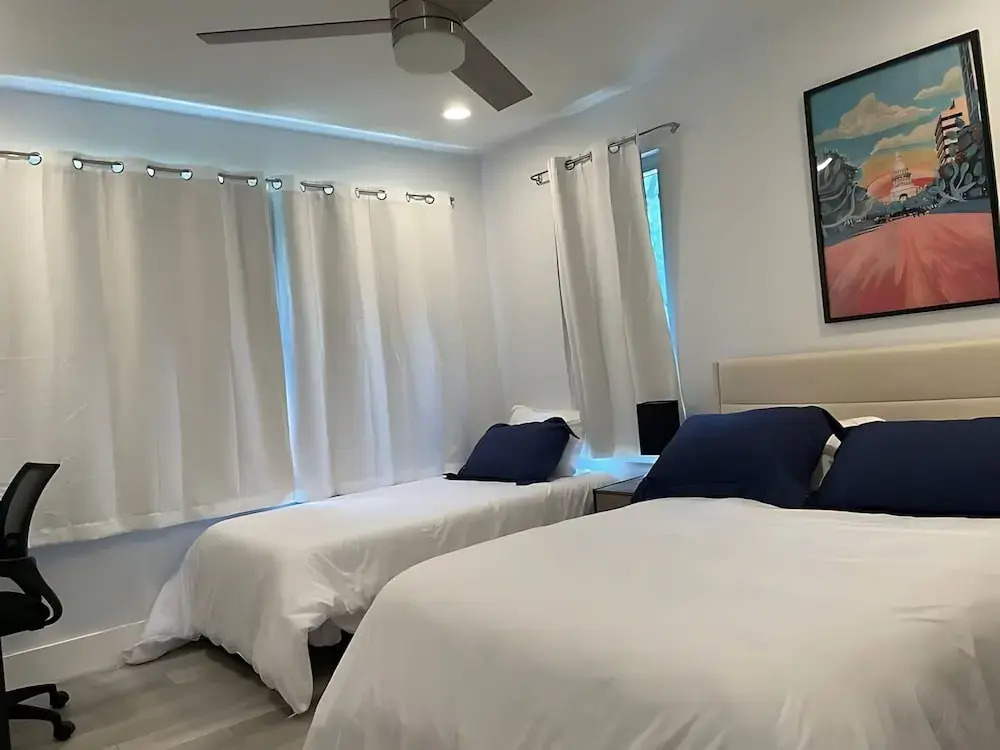 Upstay - 2-home Duplex - Sleeps 37 w Hot Tub BBQ