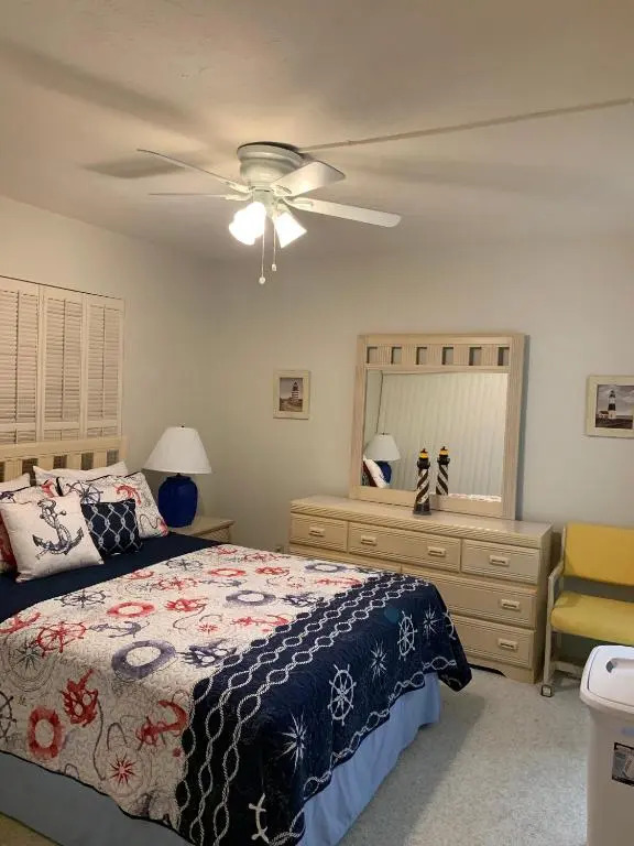 1st floor, Davis Lake View Condo, Minutes to Sanibel