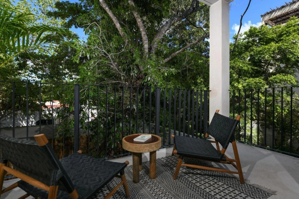 Casa Agape Boutique Hotel Rooftop Pool & Beach club access