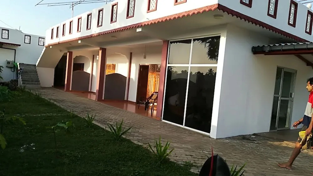 Nilaveli Gates