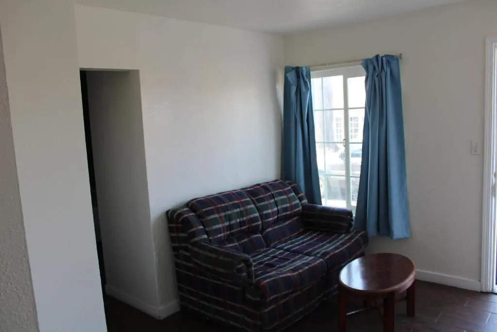 Pet-friendly Oceanside Gem w/ Patio, Walk to Beach