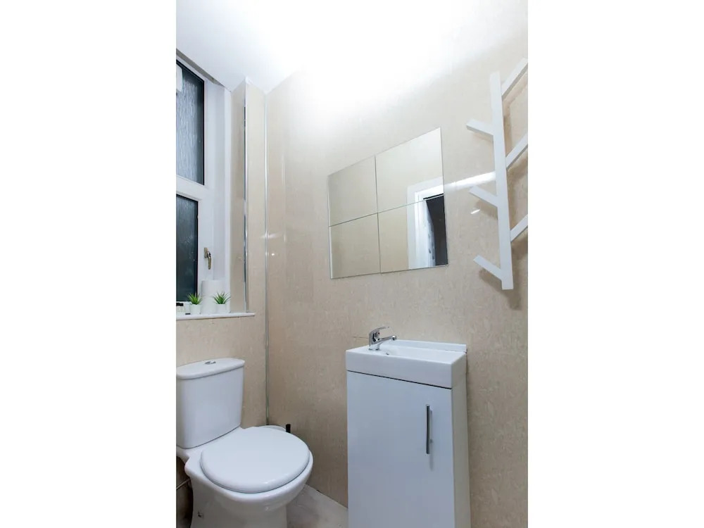 Bright 1BR Main Door, Festival, Apartment for 3