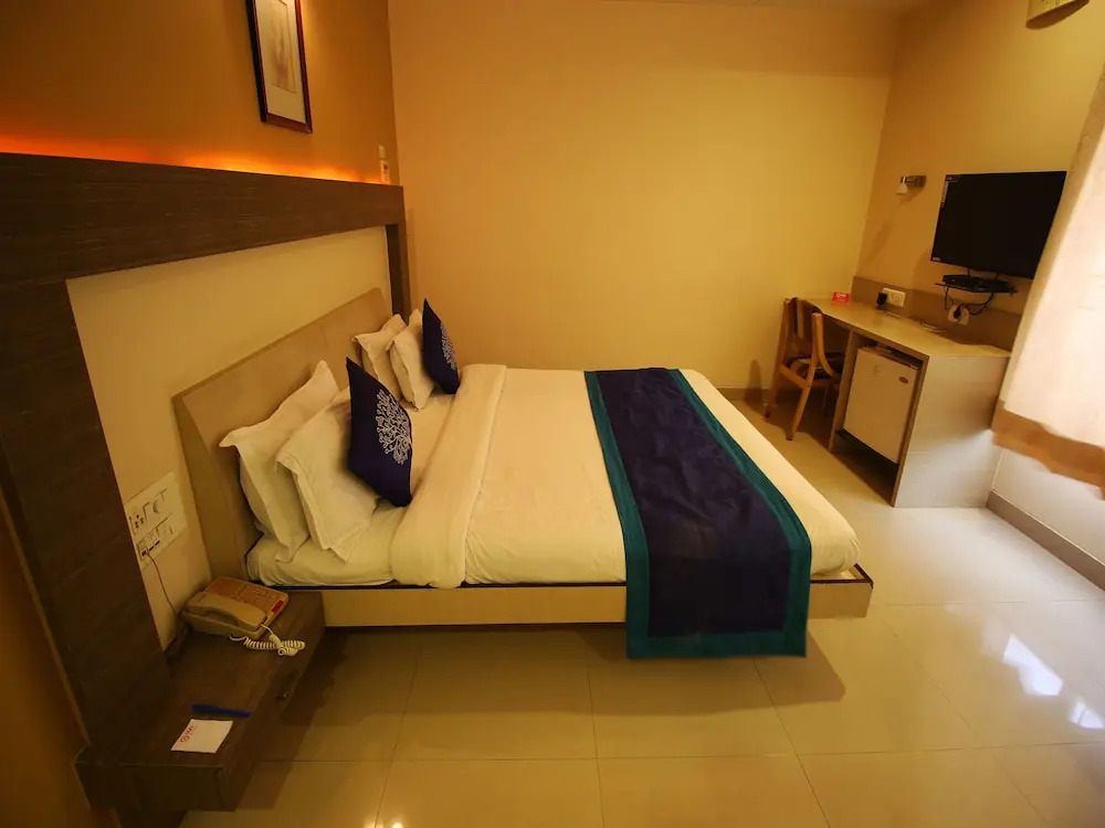 OYO 2972 Corporate Inn