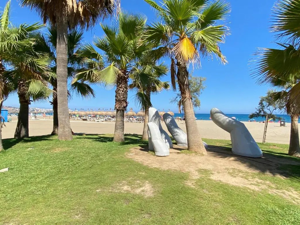 Modern 1 Bedroom Seaside Apartment with Pool