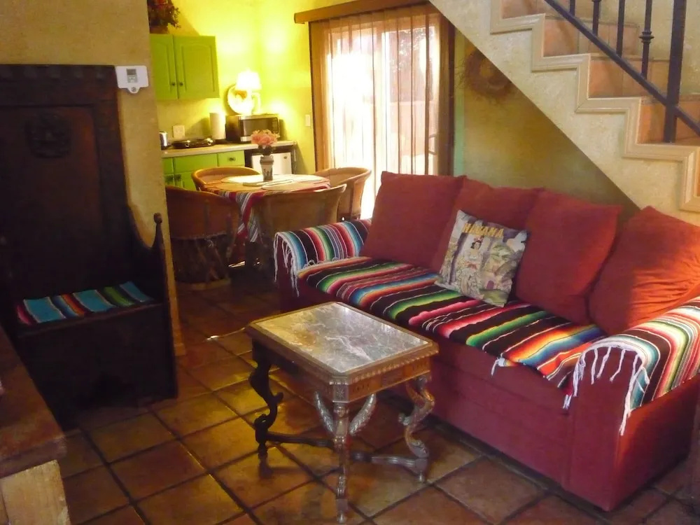Woodland Hills Calabasas Guesthouses