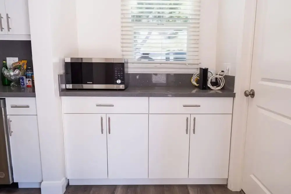 Remodeled 3BR House w Hot Tub Fenced Yard p58