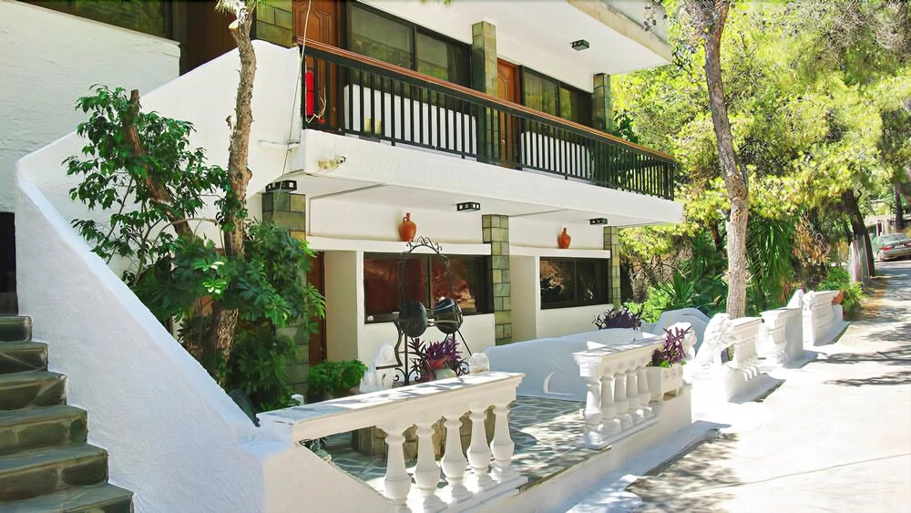 Lions2 Studios and Apartments