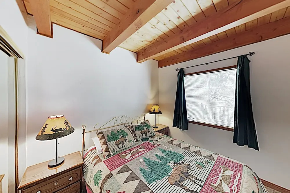 New Listing! Alpine W/ Private Hot Tub 3 Bedroom Home