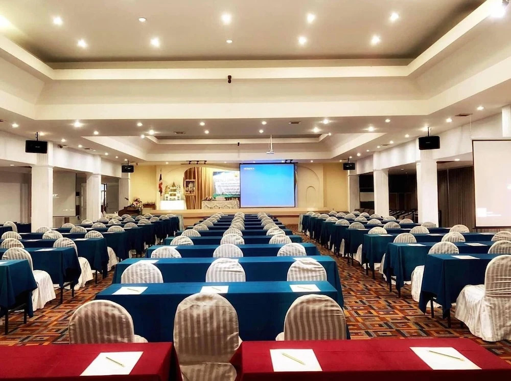 Lopburi Inn