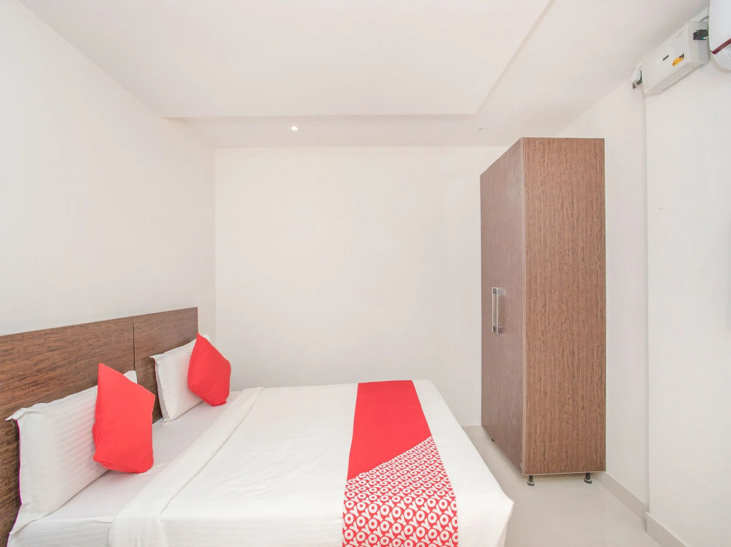 OYO 10527 Varcity Golf View