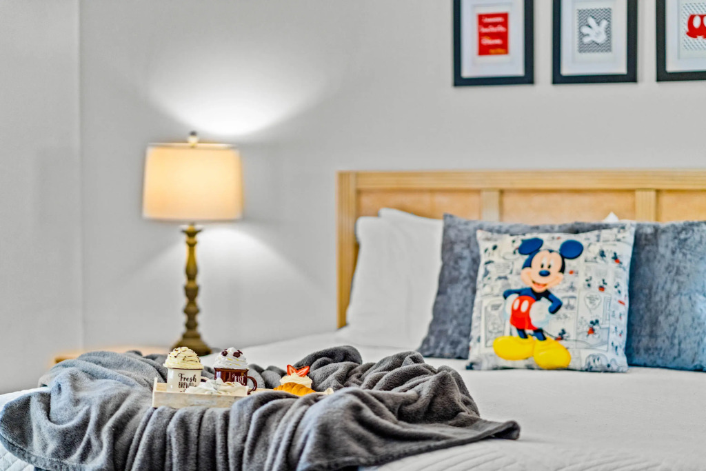 Mickey's Lakeside Villa: Relaxing, Spacious, & Fun, Kissimmee, US