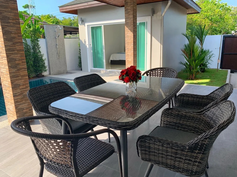 Private Villa with Pool near Laguna