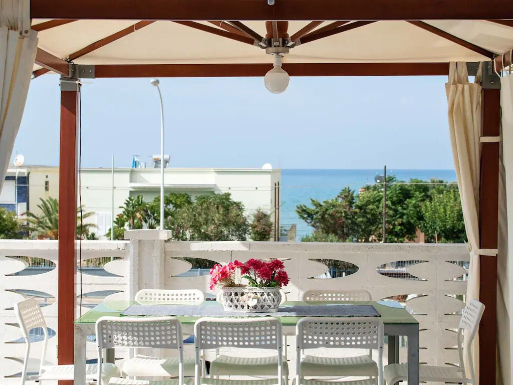 Seafront Apartment in Villa with Swimming Pool and Parking