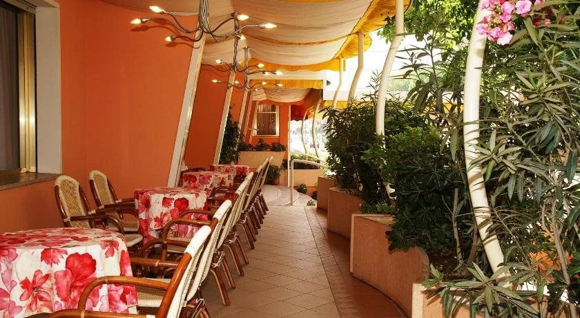 Hotel Joli