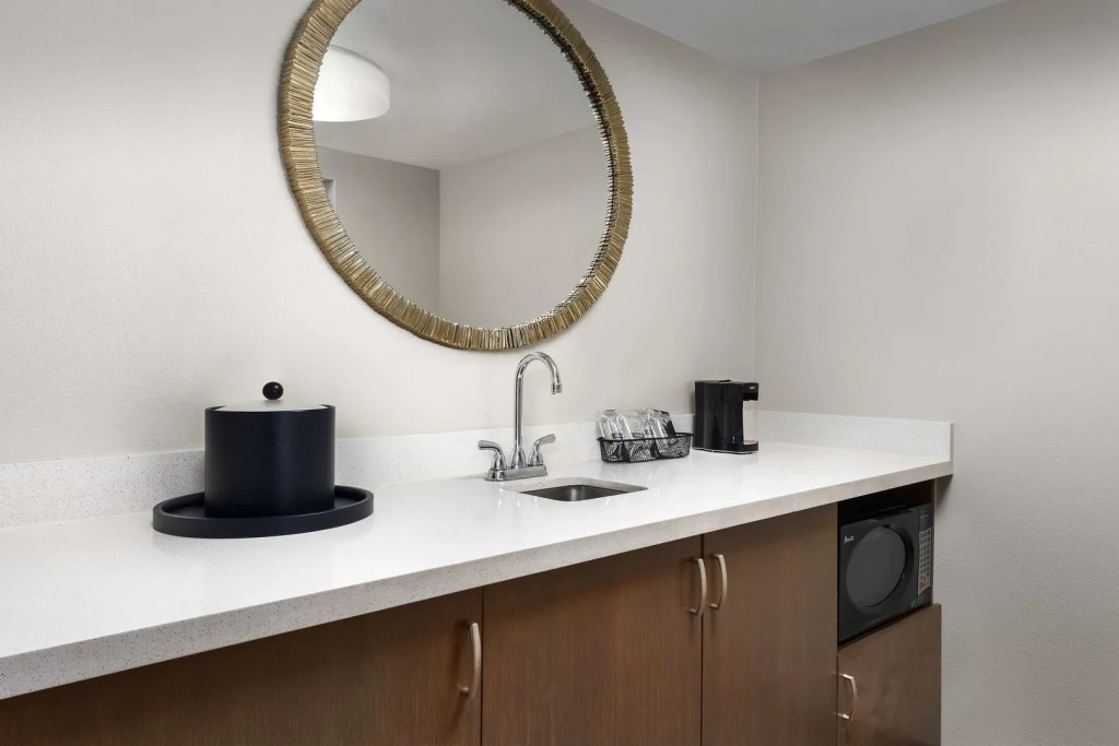 Hampton Inn & Suites at Lake Mary Colonial Townpark