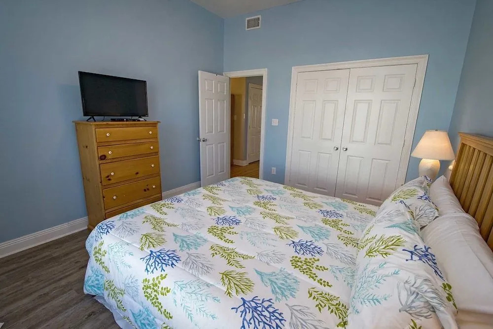 Sand Crab East Beach House 4 Bedrooms 3.5 Bathrooms Home