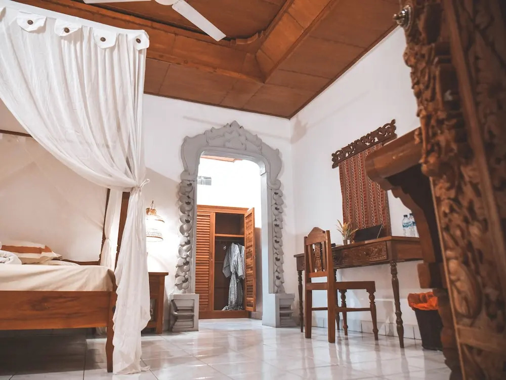 Lovina Palace