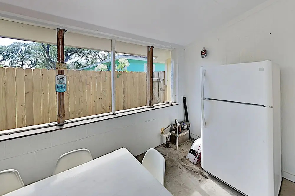 Charming Seaside W/ 2 Living Areas & Patio 3 Bedroom Home