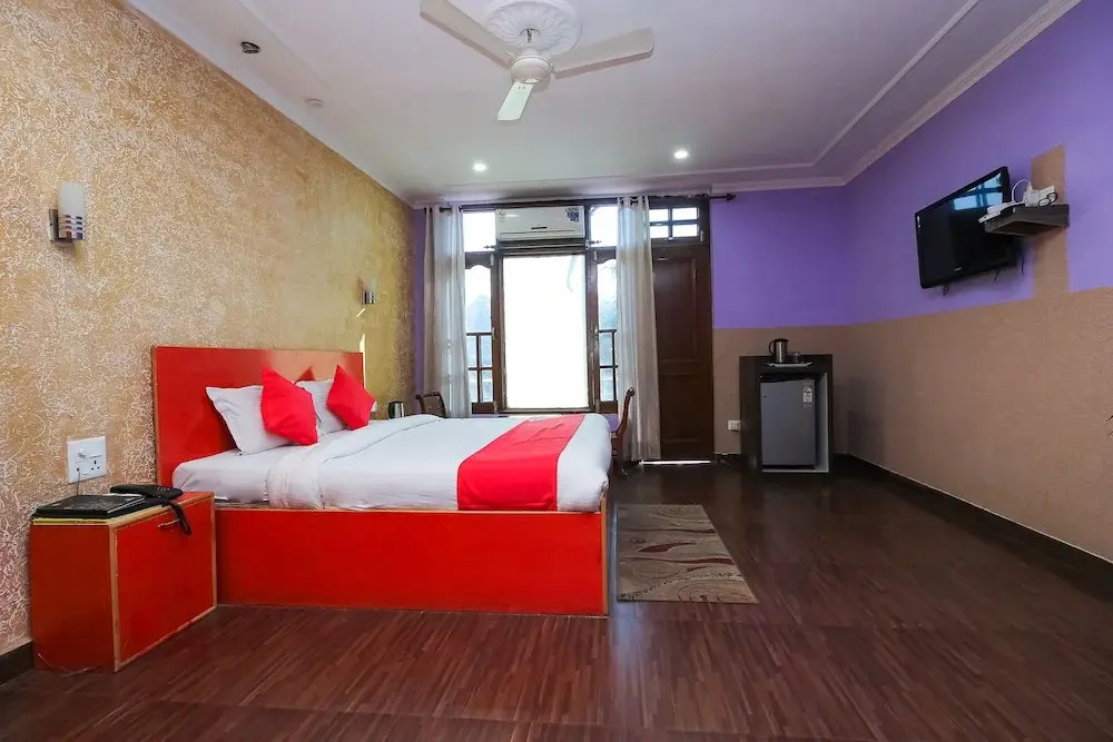 OYO 8367 Hotel The Woodz