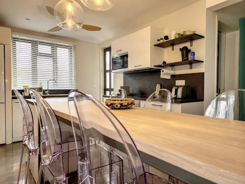 Sunkissed - Brand New Beach apartment located 50m from beach