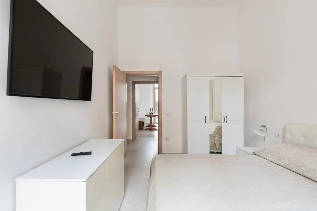 APARTMENT 20