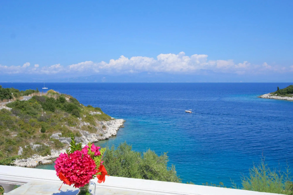 Dolphin Studio Swimming Pool Walk to Beach Sea Views A C Wifi Car Not Required - 559