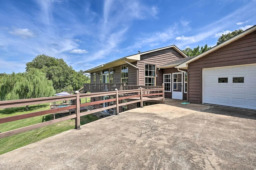 'angler's Ridge' Waterfront Family Getaway!