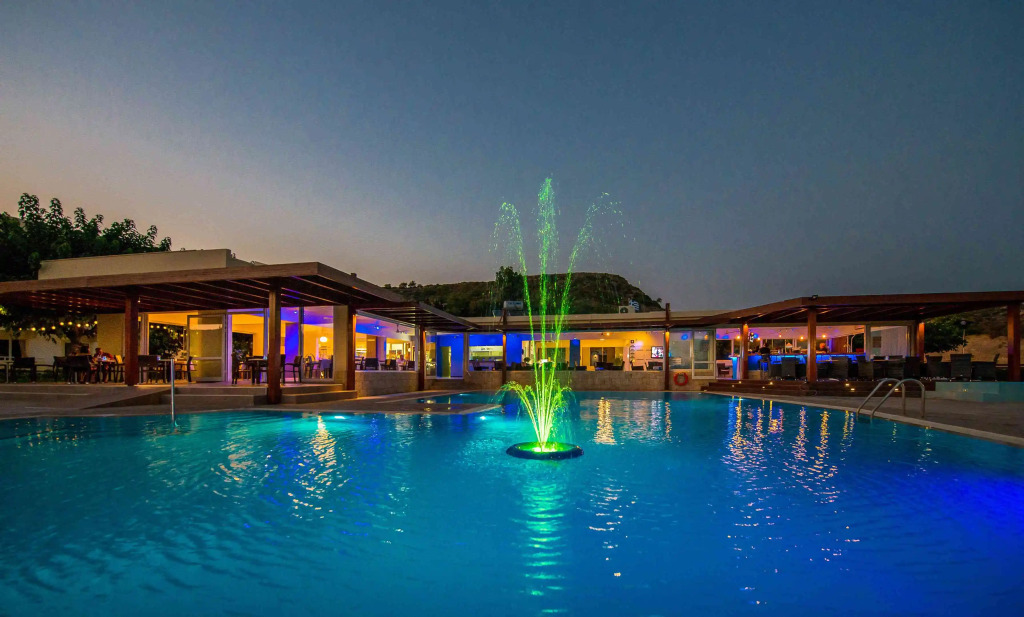 Zoes Hotel & Suites