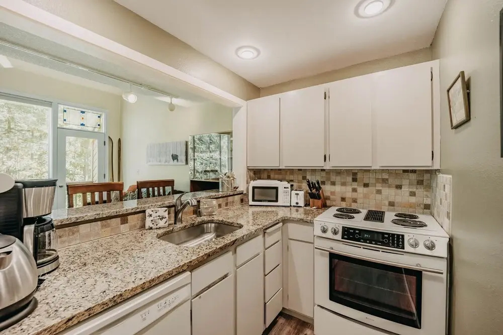 82sw - Fireplace - Pets OK - Wi-fi - Kitchen - Sleeps 4