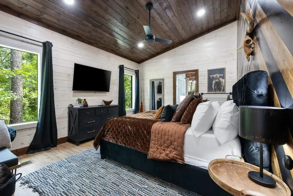 Chic Rustic Cabin Woodsy Retreat in Eagle Mt