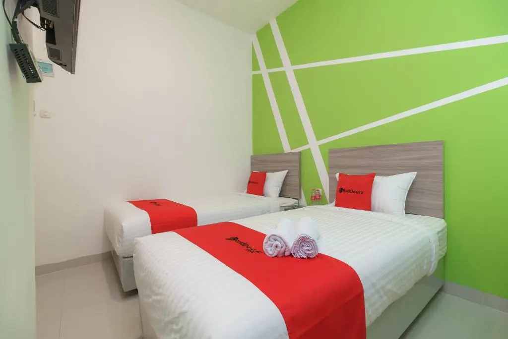 RedDoorz Plus at Grand Tara Homestay Palembang