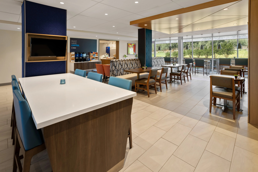 Holiday Inn Express & Suites Waynesboro East