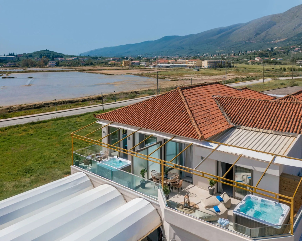 Aphrodite Studios & Suites - 140m from the beach, by ZanteWize