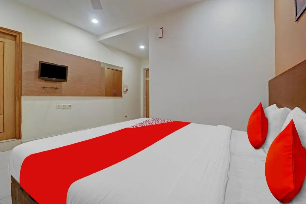 OYO Flagship 81027 Star Inn Near Durgam Cheruvu