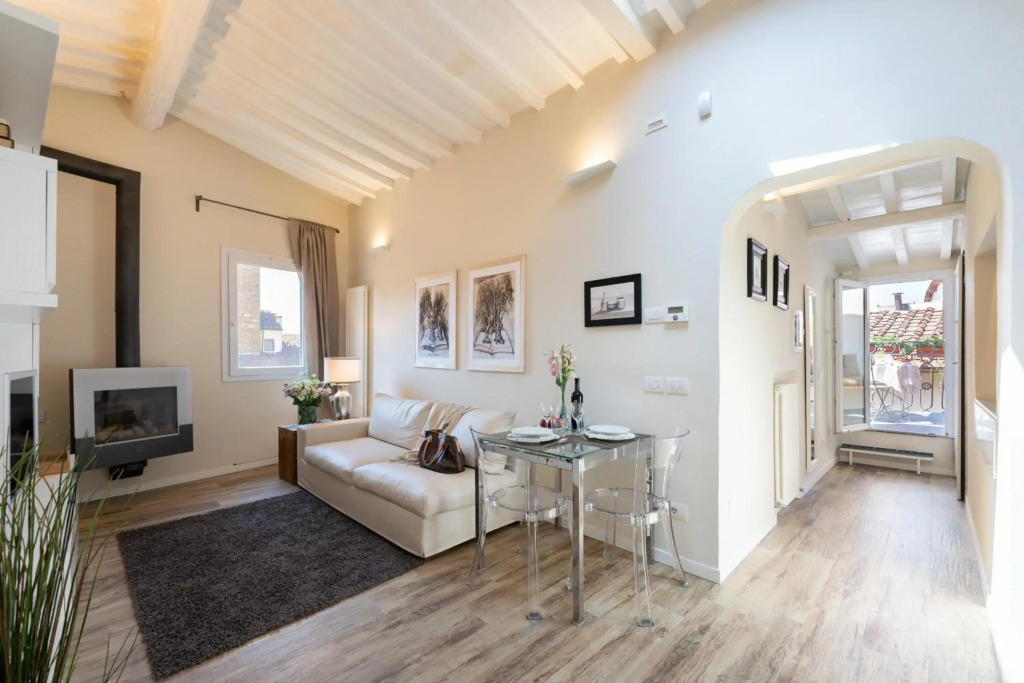 Terrace apt in Piazza Strozzi-center of Florence