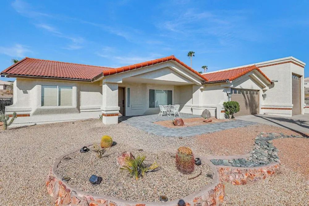 Fully Furnished Poolside Oasis 5 Mi to Lake Havasu