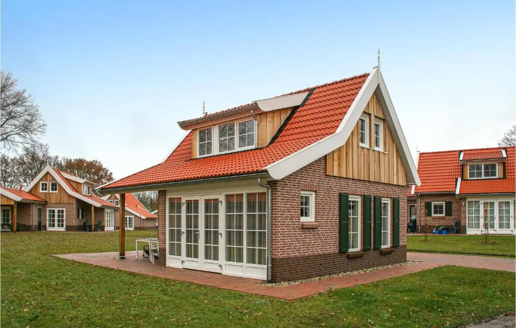 Three-Bedroom Holiday Home In Hoge Hexel