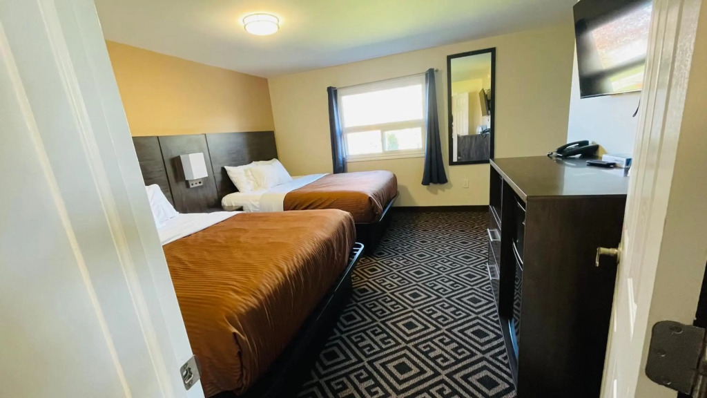 Falls Lodge & Suites