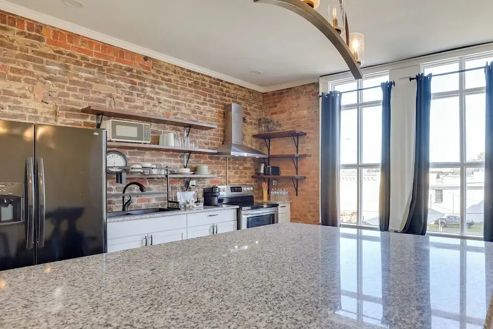 Shop, Dine & Unwind at Historic Dtwn Marshall Apt