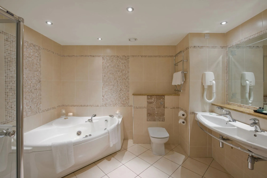Canal Court