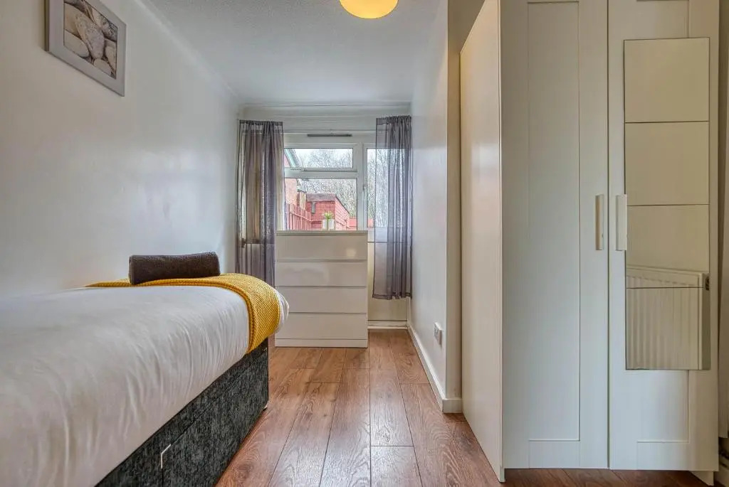 Contractor House near Birmingham City Centre HS2 BCU and ASTON University M6 Motorway Private Garden FREE Superfast WIFI