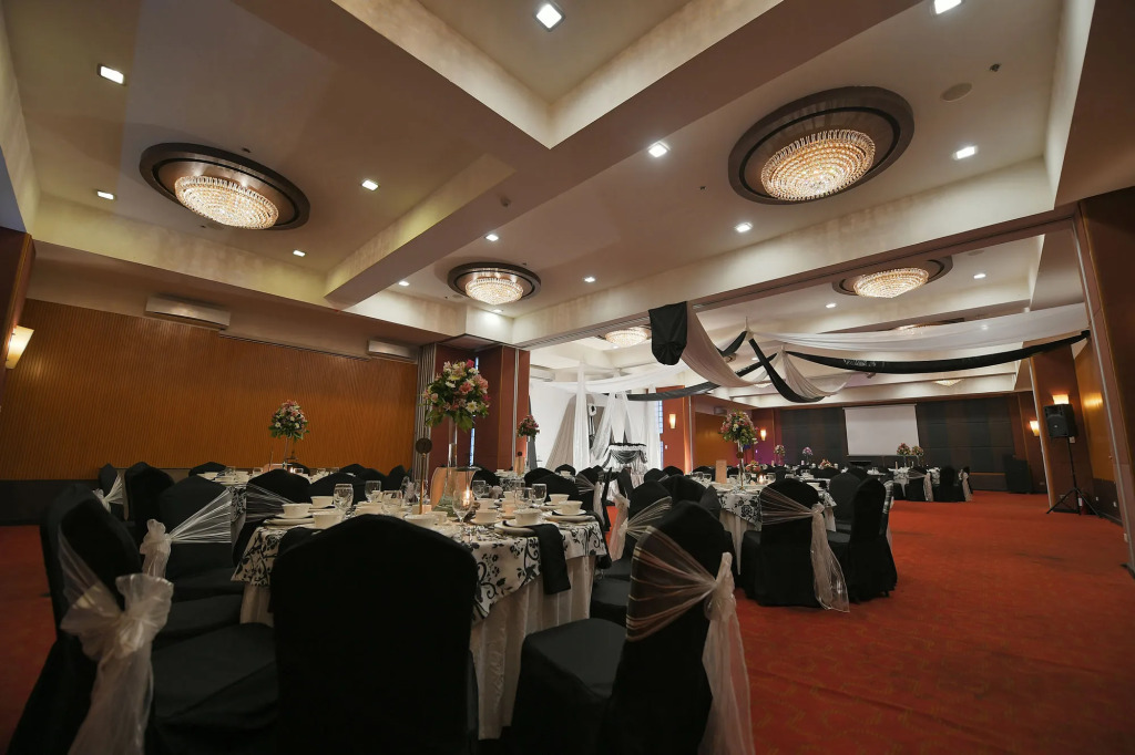 Paseo Premiere Hotel