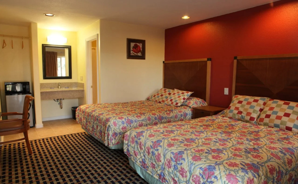 Bay Breeze Inn