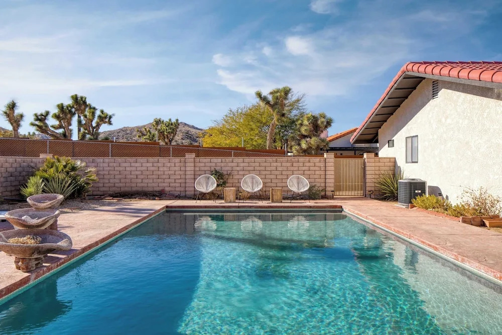 Lava Rocks by Avantstay Gorgeous Desert Haven w/ Pool, Hot Tub, Fire Pit & Ping Pong!