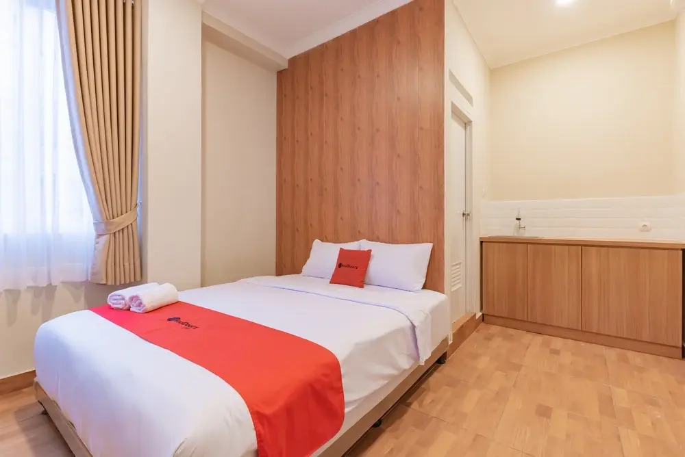 RedDoorz Plus @ Bagusrangin Street 2