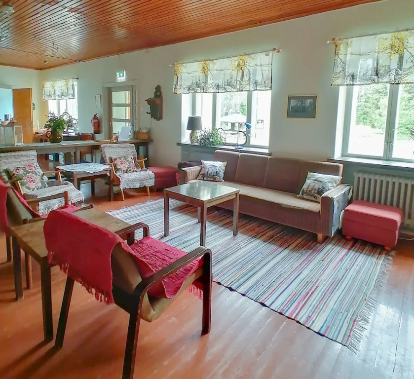 Vanhan Koulun Majatalo-Old School Guest House