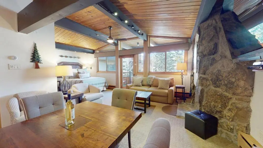 Laurelwood Condominiums Studio Premier Unit 211