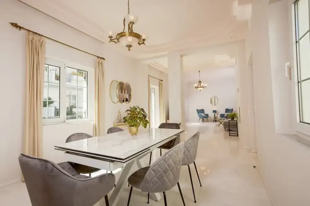 The White Marble Luxury City Apt